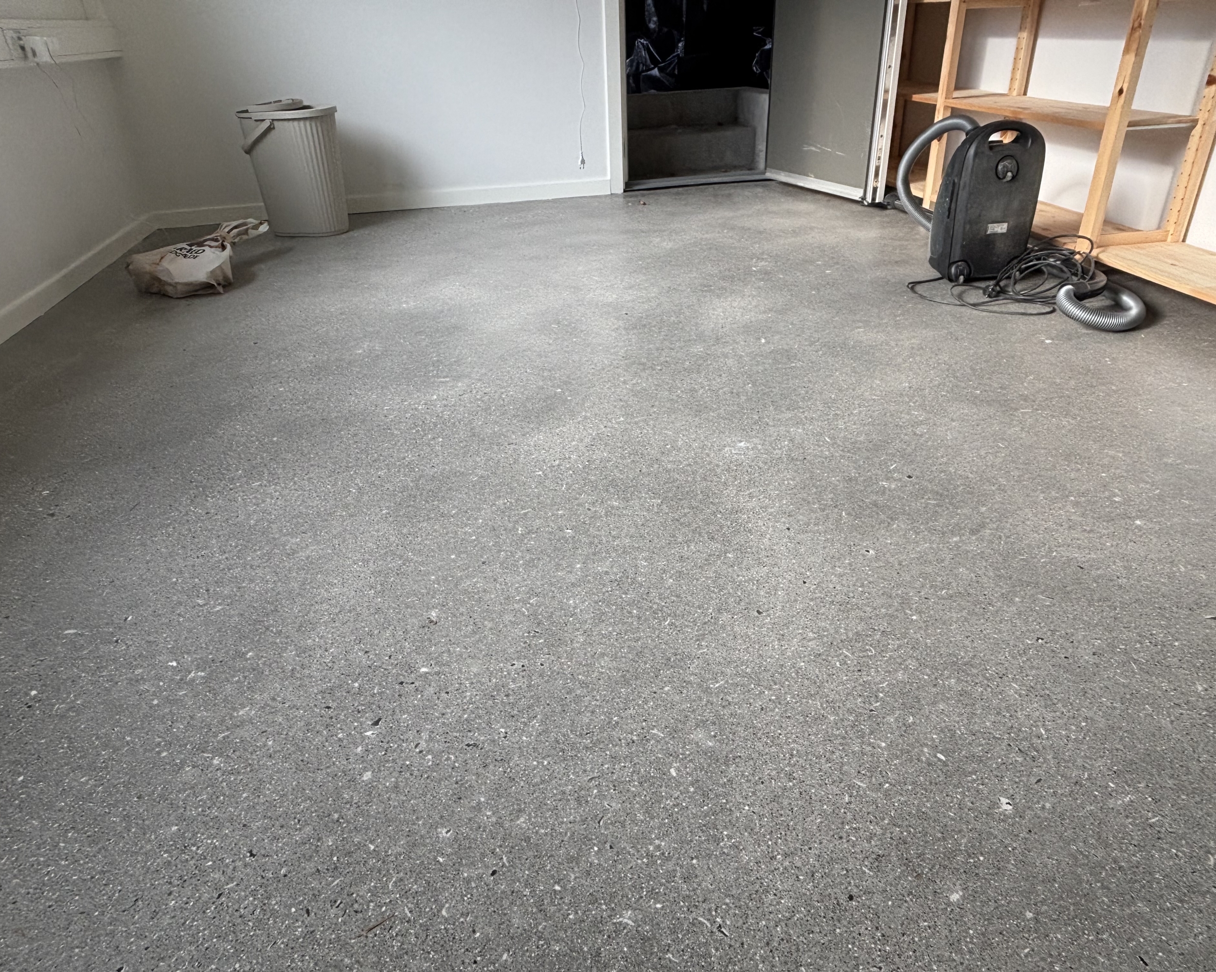 30 kvm Opfriskning af ældre glittede betongulv udført i Bagsværd