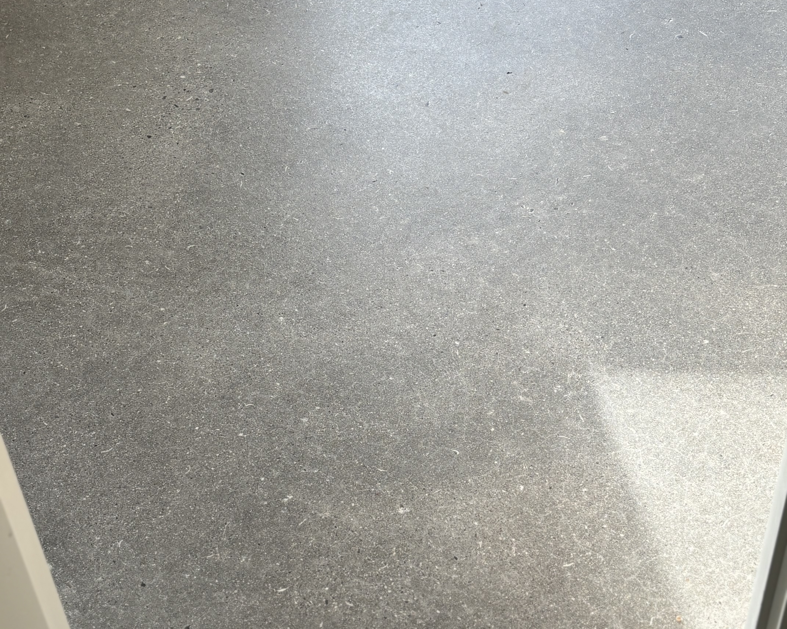 30 kvm Opfriskning af ældre glittede betongulv udført i Bagsværd