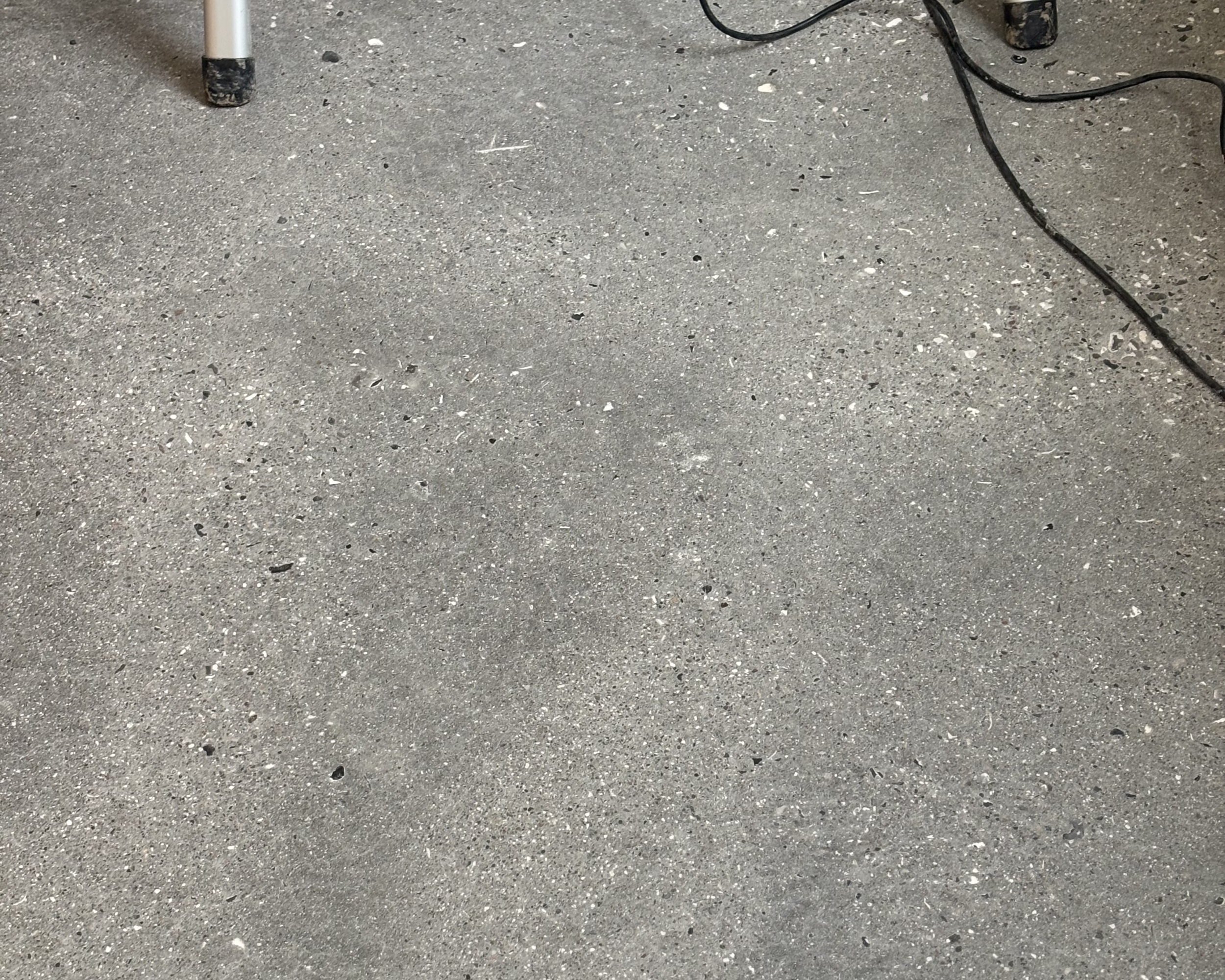 30 kvm Opfriskning af ældre glittede betongulv udført i Bagsværd