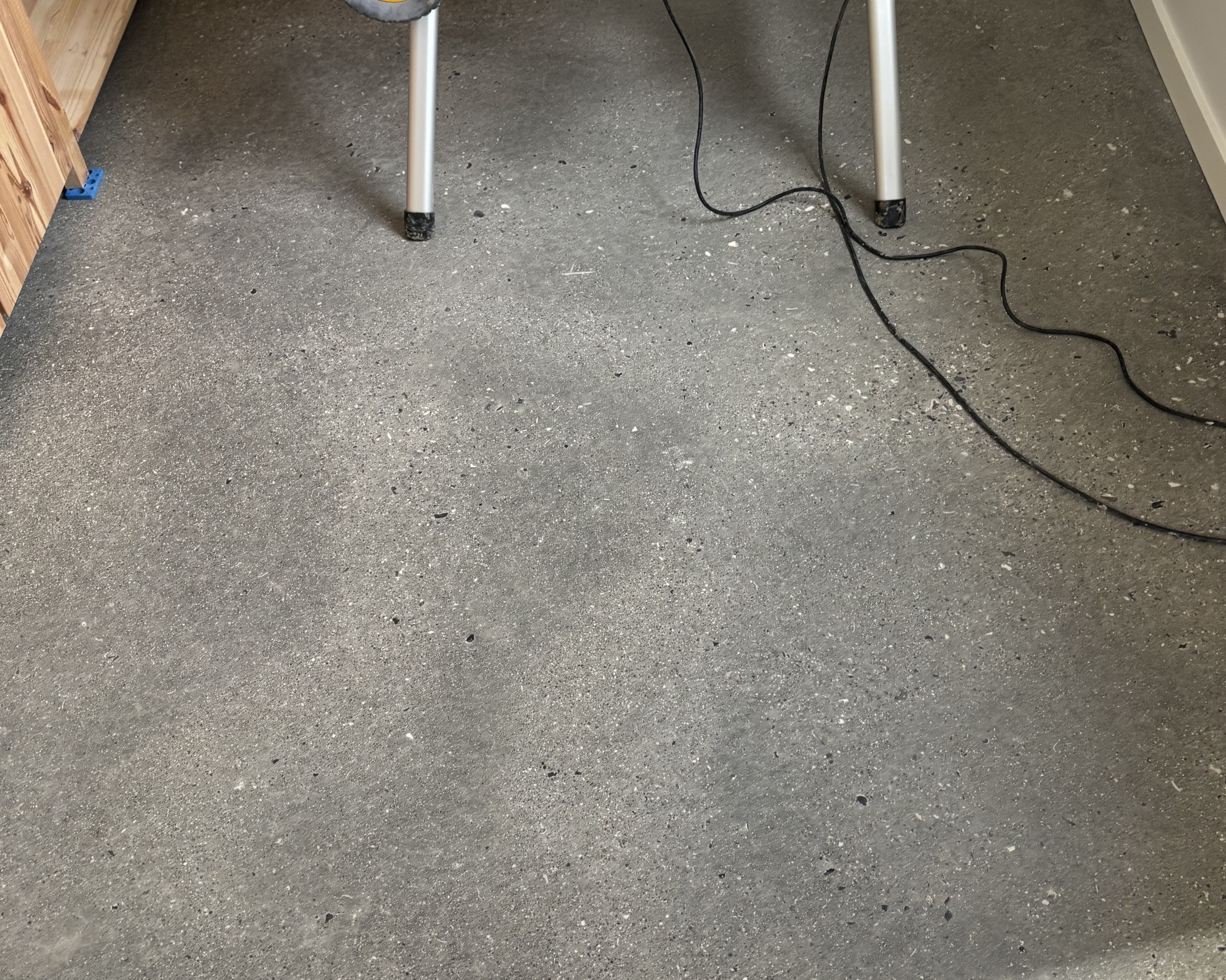 30 kvm Opfriskning af ældre glittede betongulv udført i Bagsværd