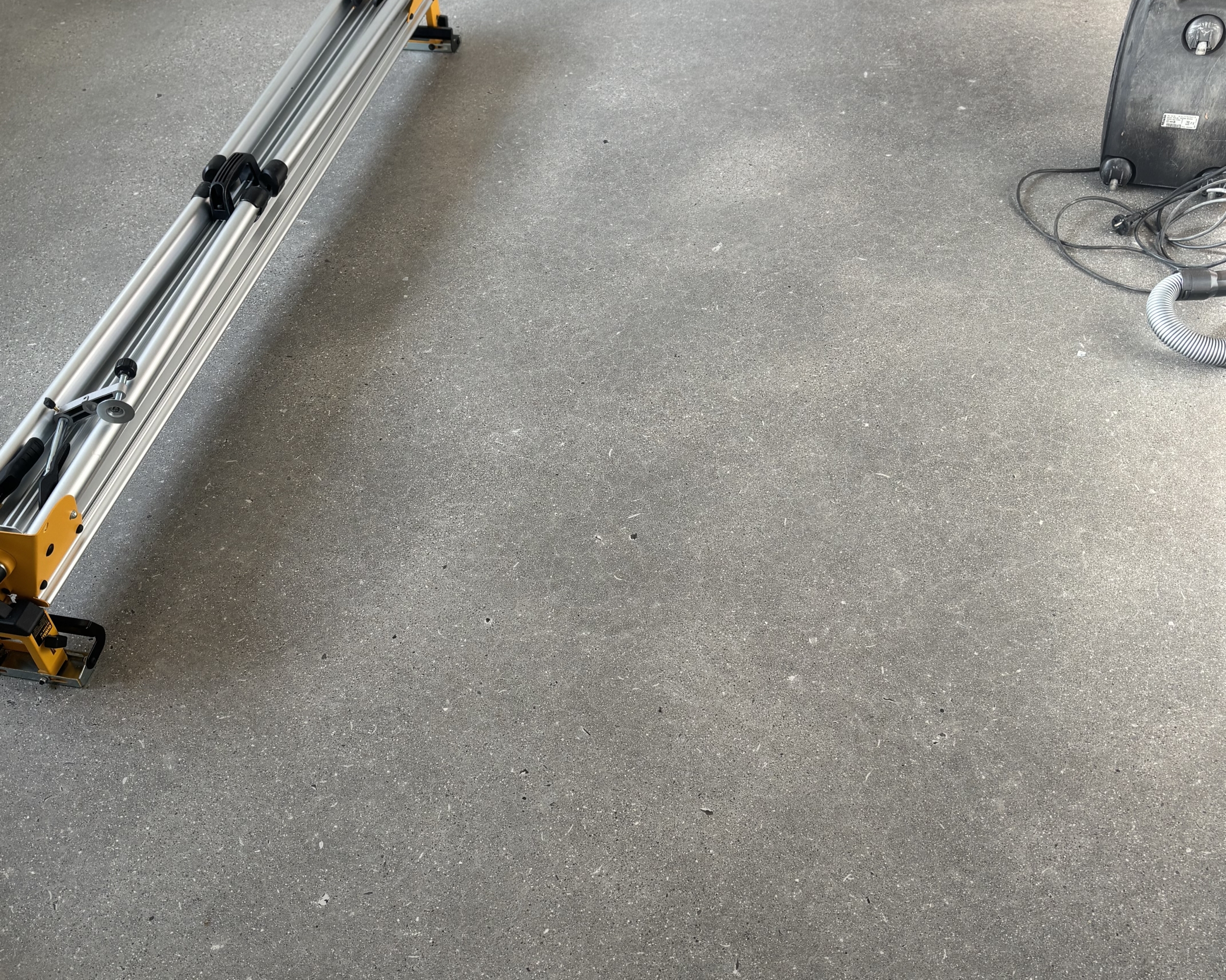 30 kvm Opfriskning af ældre glittede betongulv udført i Bagsværd