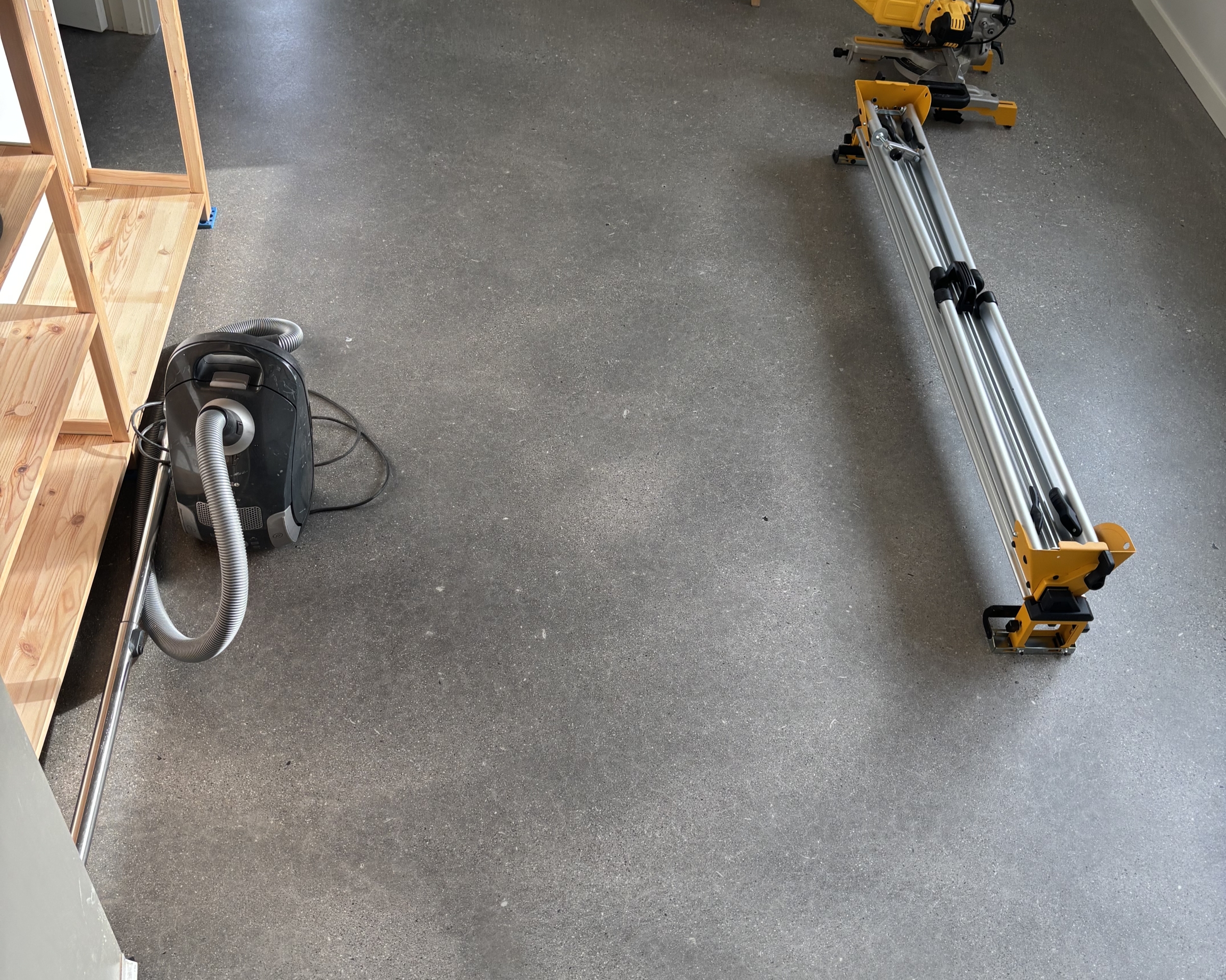 30 kvm Opfriskning af ældre glittede betongulv udført i Bagsværd